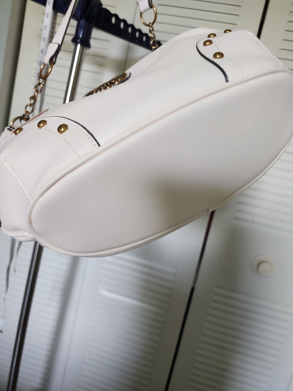 Juicy Couture Off White Logo Hobo Shoulder Bag Zip, Gold Hardware, Heart Charms - Picture 6 of 9